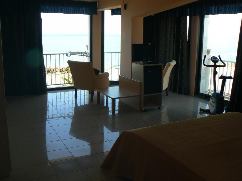 Hotel Sul Mare Al Gabbiano Scoglitti Exterior photo