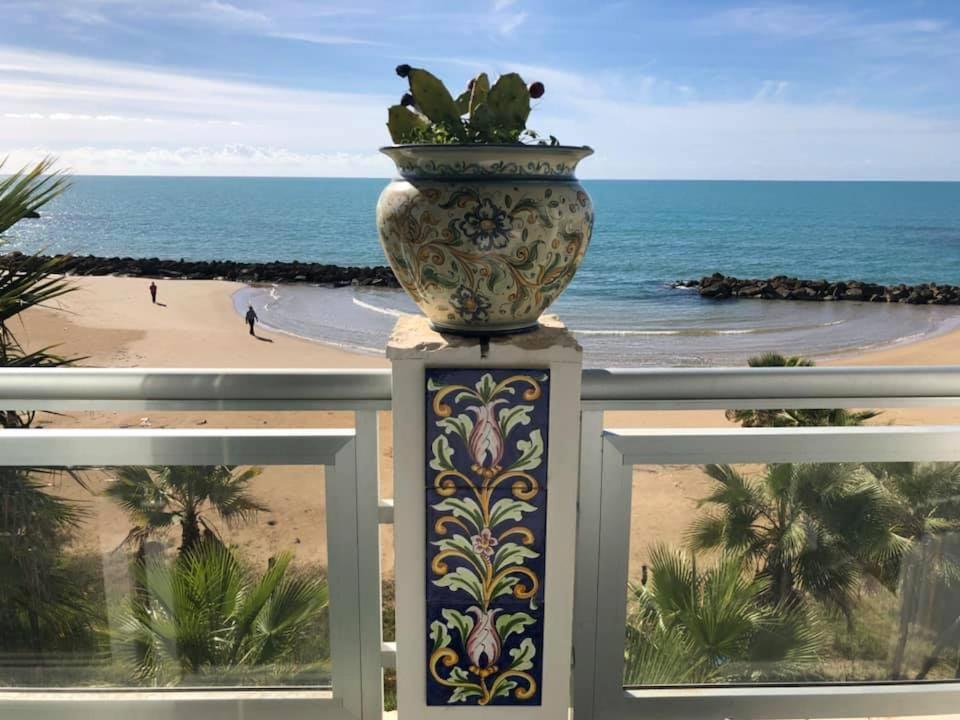 Hotel Sul Mare Al Gabbiano Scoglitti Exterior photo